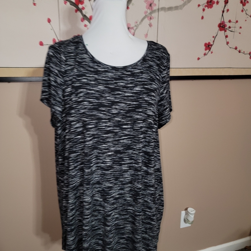 Apt.9 black distress design tunic t shirt